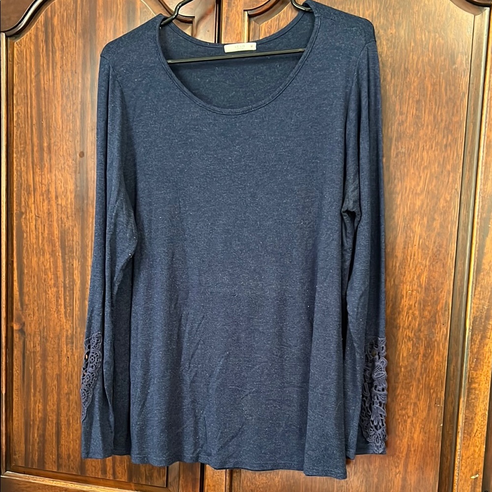 Le Lis Women's Size 1X NAvy Blue Long Sleeve Shirt